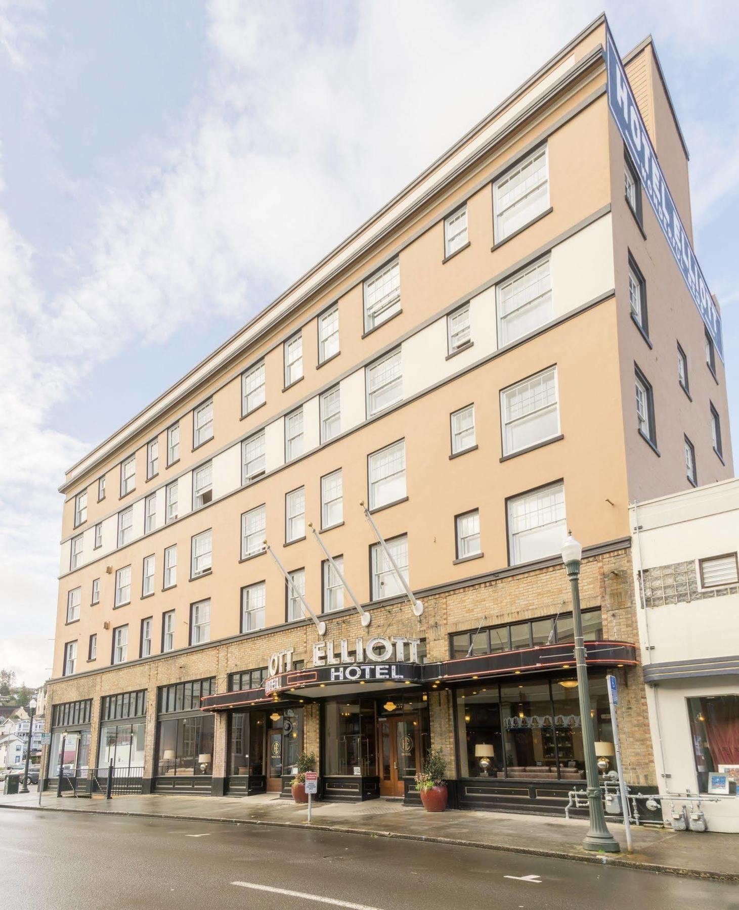 Elliott Astoria